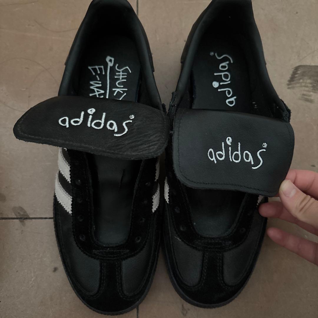 adidas 黒/白 ストライプ スニーカー