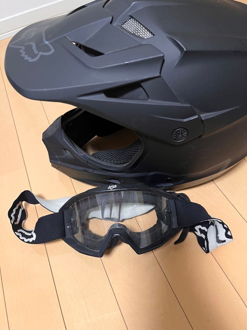 Fox オフロードヘルメット マットブラック ゴーグル付き