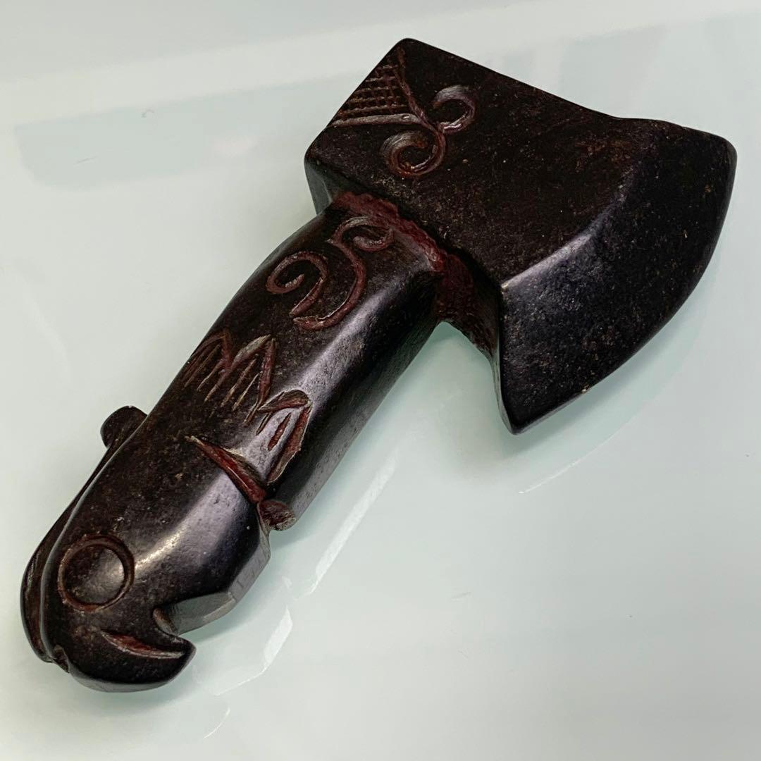 隕石 神斧のトーテム 宇宙パワー 不思議の石鉄隕石　アンティーク　彫刻縁起物