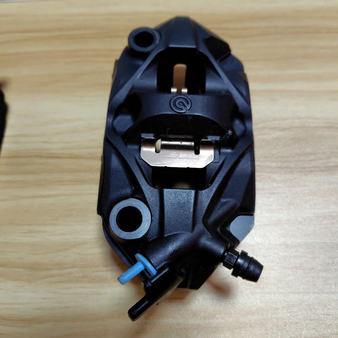 brembo　GSX-S1000　KATANA用　純正ブレーキキャリパー