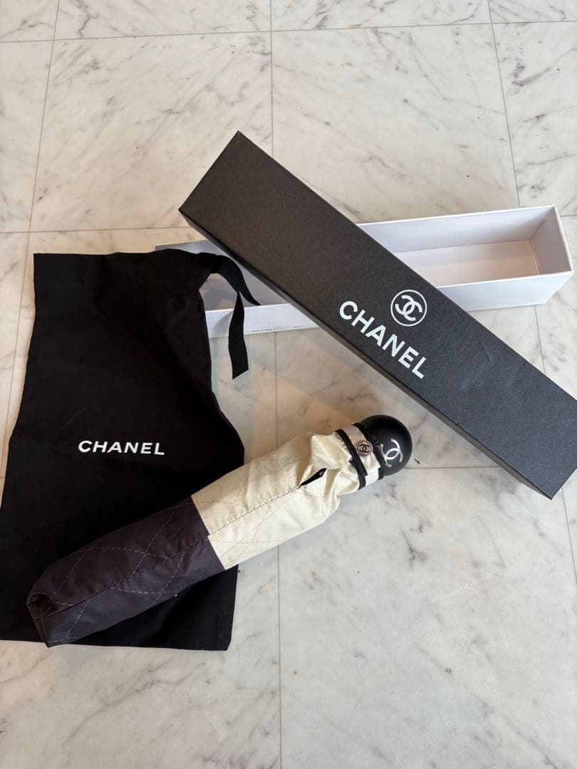 シャネル♡ノベルティ　バイカラー 折り畳み傘 雨天兼用