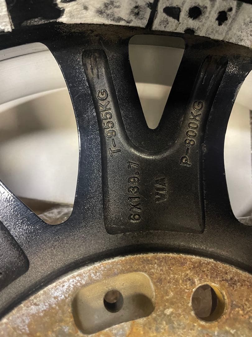 200系ハイエース6穴 139.7インチ 16インチ　6.5J +35ミリ