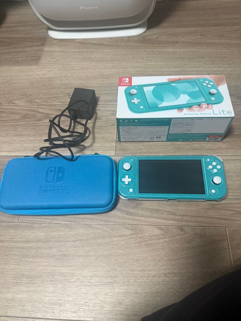 Nintendo Switch Lite ターコイズ　ケース　カバー付き　美品
