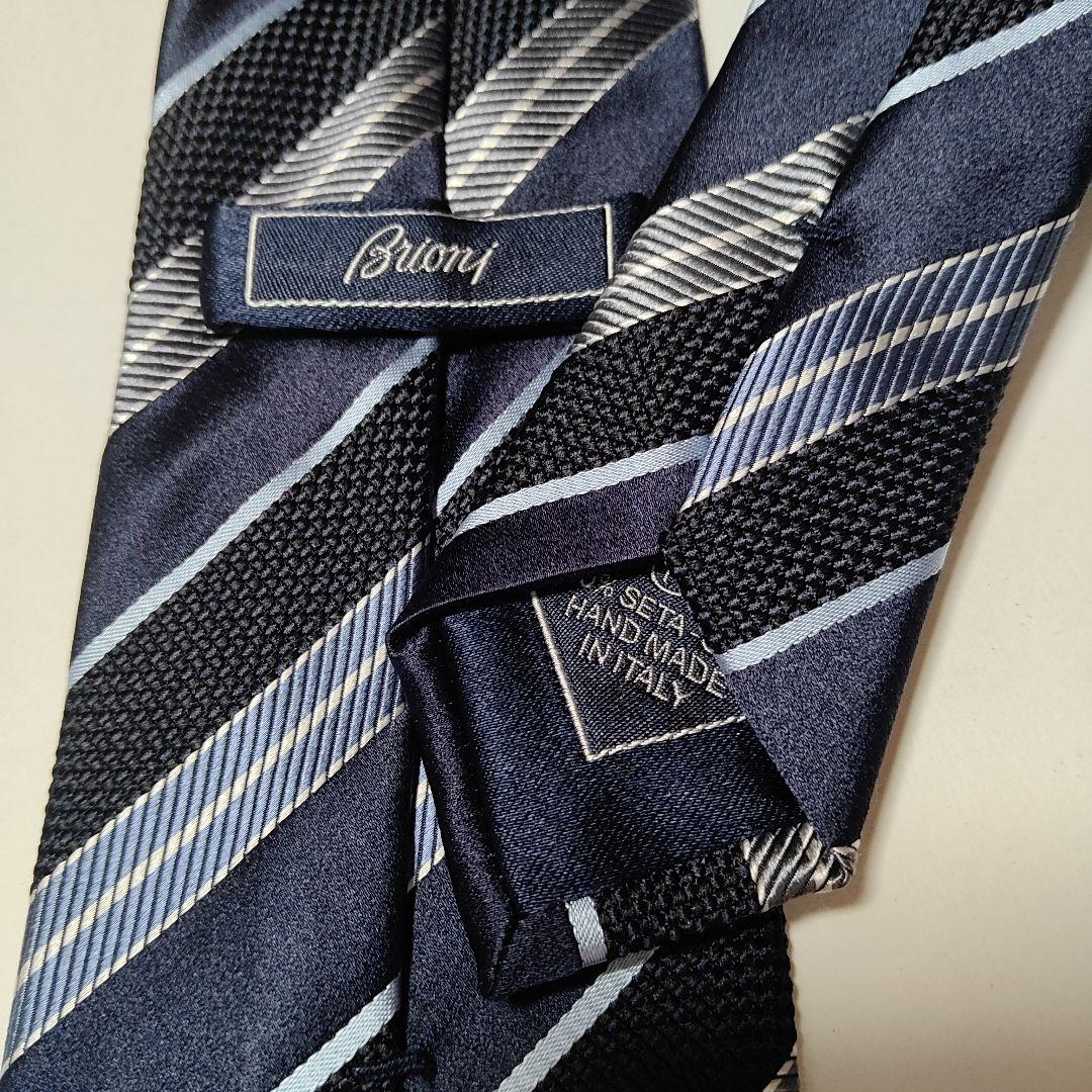 Brioni ネイビー 　レジメンタルネクタイ　オシャレ　8センチ