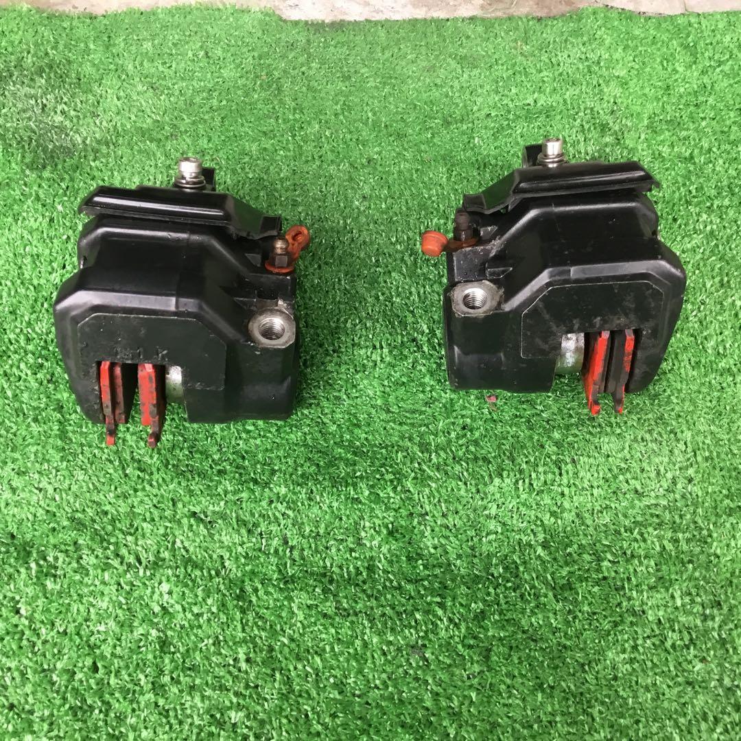 ヤマハ　RZ250 350 純正ブレーキキャリパー ブラック 赤パッド