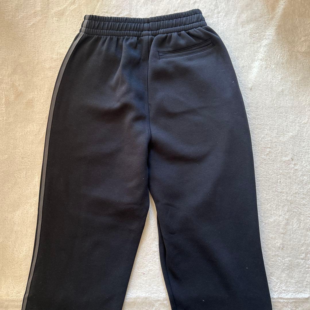 再値下げ！アディダス オリジナルスのプレミアム・トラックパンツ