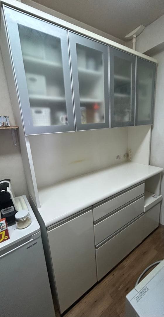 ホワイト 食器棚・キッチンカウンター クリア扉付き