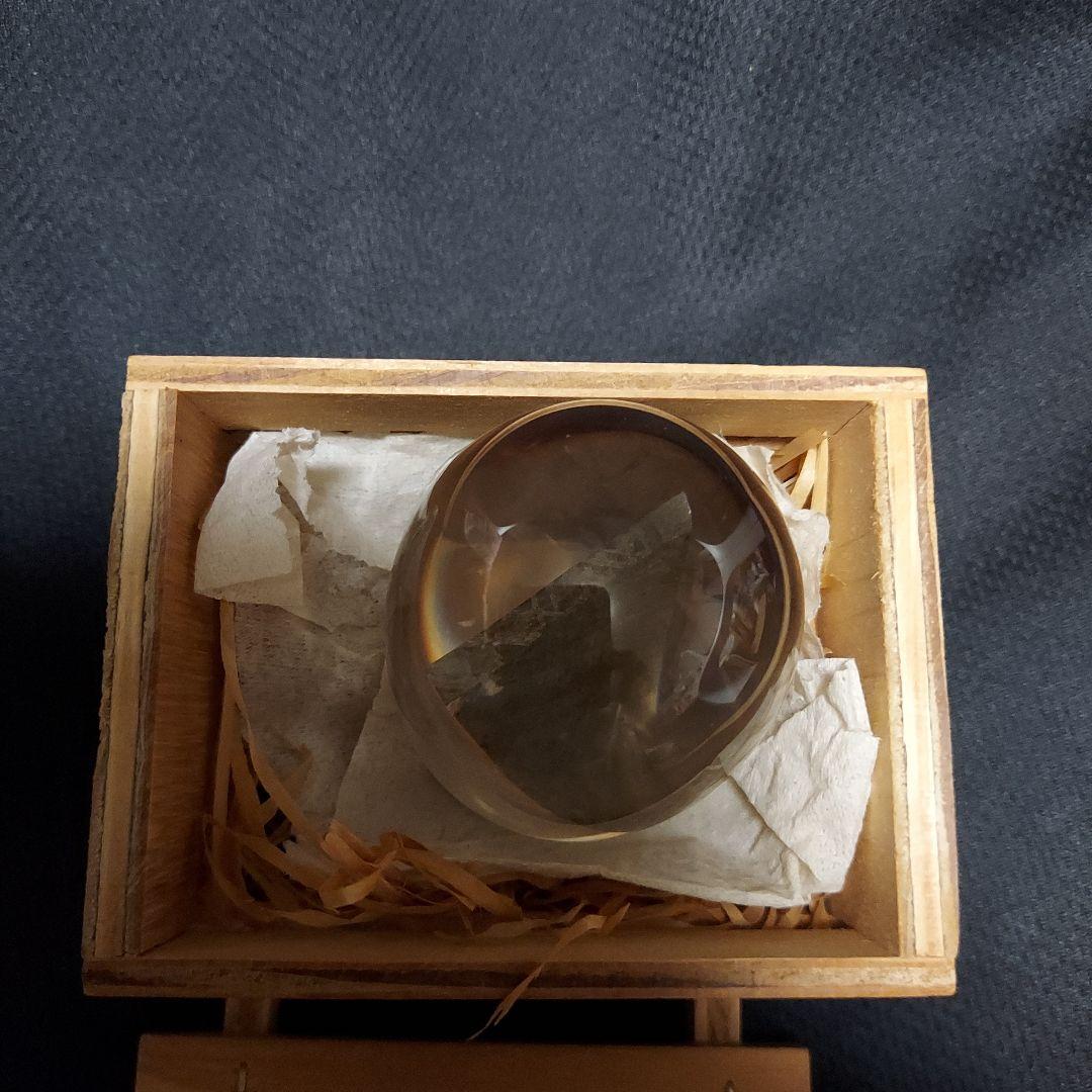 水晶のなかに謎のもの