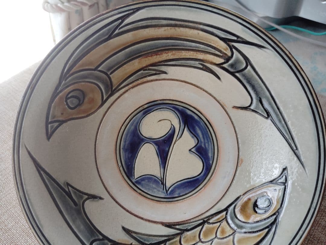 宮城須美子さん作　魚紋の大皿
