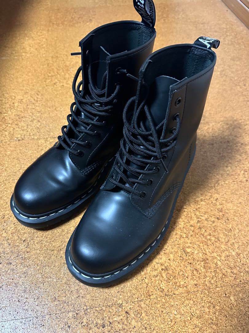 ドクターマーチン　8ホール　ホワイトステッチ