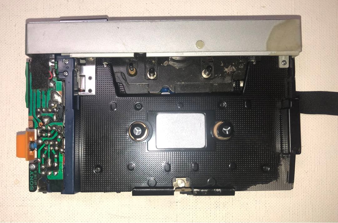 ジャンク品(通電)TPS-L2 ソニー初代カセットウォークマンJ