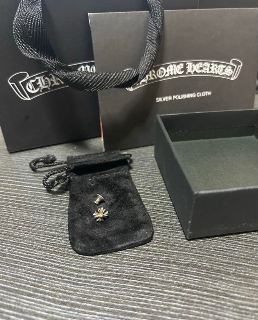 o*i様 クロムハーツ　CHプラススタッドピアス　インボイス原本付き