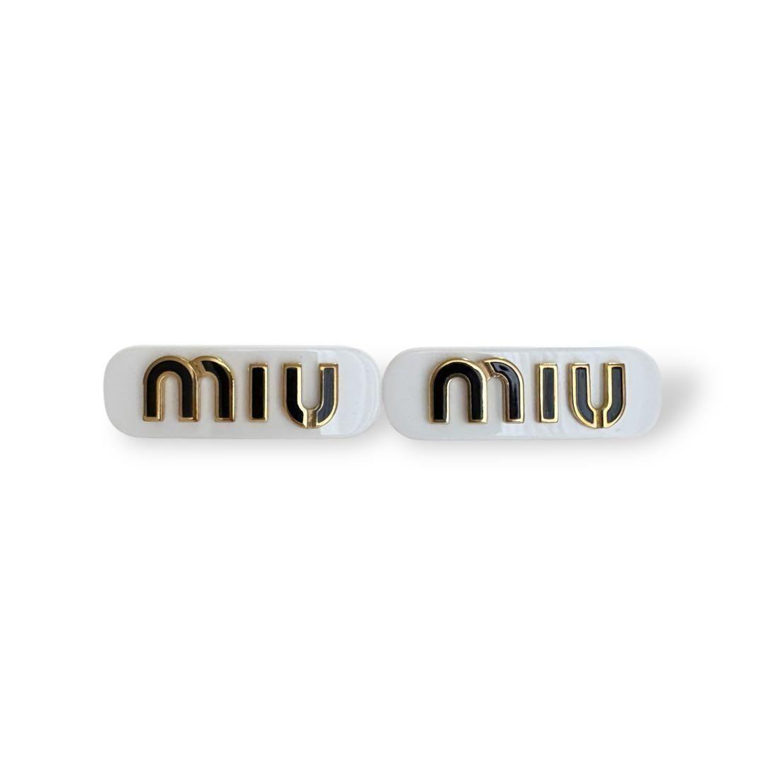美品 miu miu ヘアピン バレッタ ホワイト/ゴールド