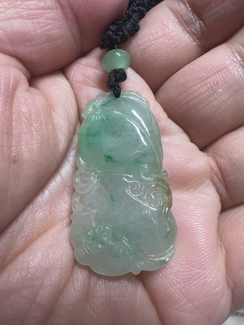 本翡翠ペンダント