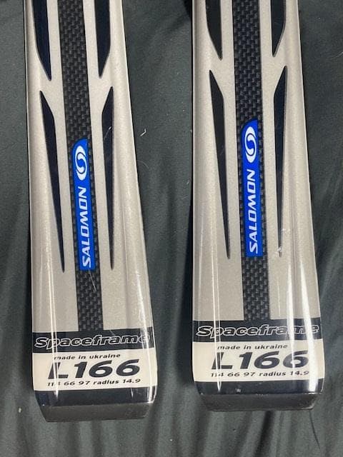 1回使用 サロモンカービングスキー ストリートレーサー4 ストック付き