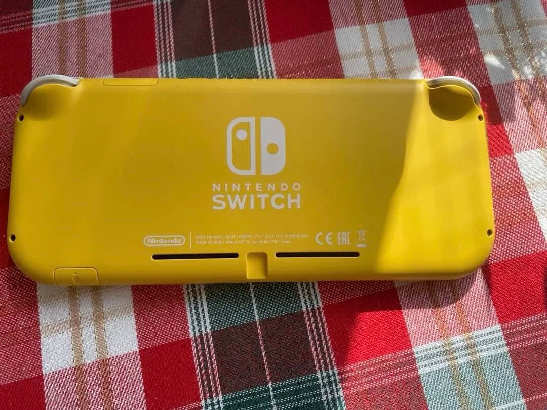 ［美品］Nintendo switch ライト　本体　箱、充電器付き