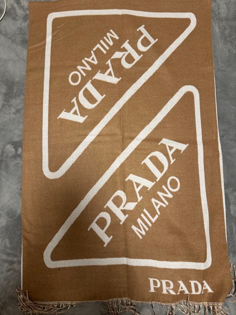 PRADA マフラー