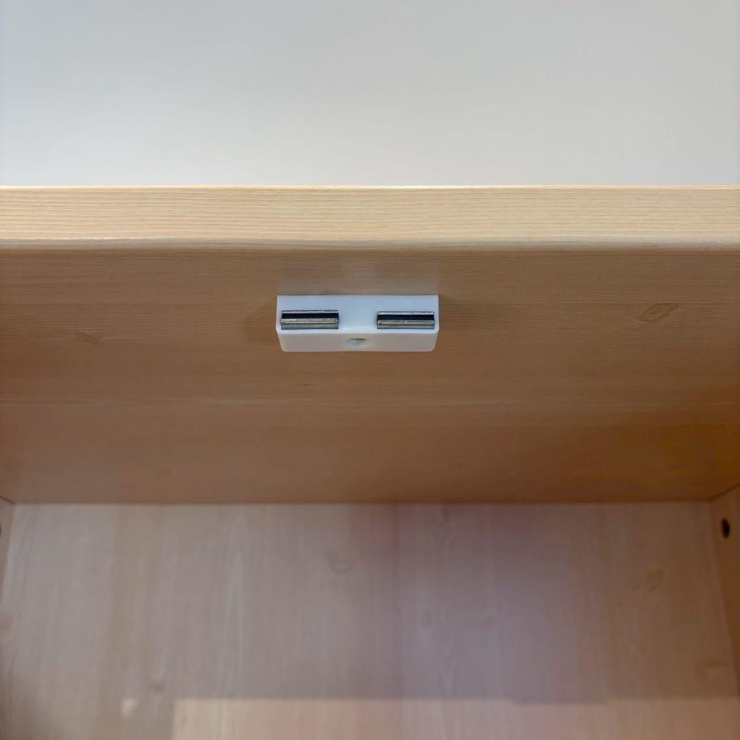 食器棚　白　上の扉磁石ないです。