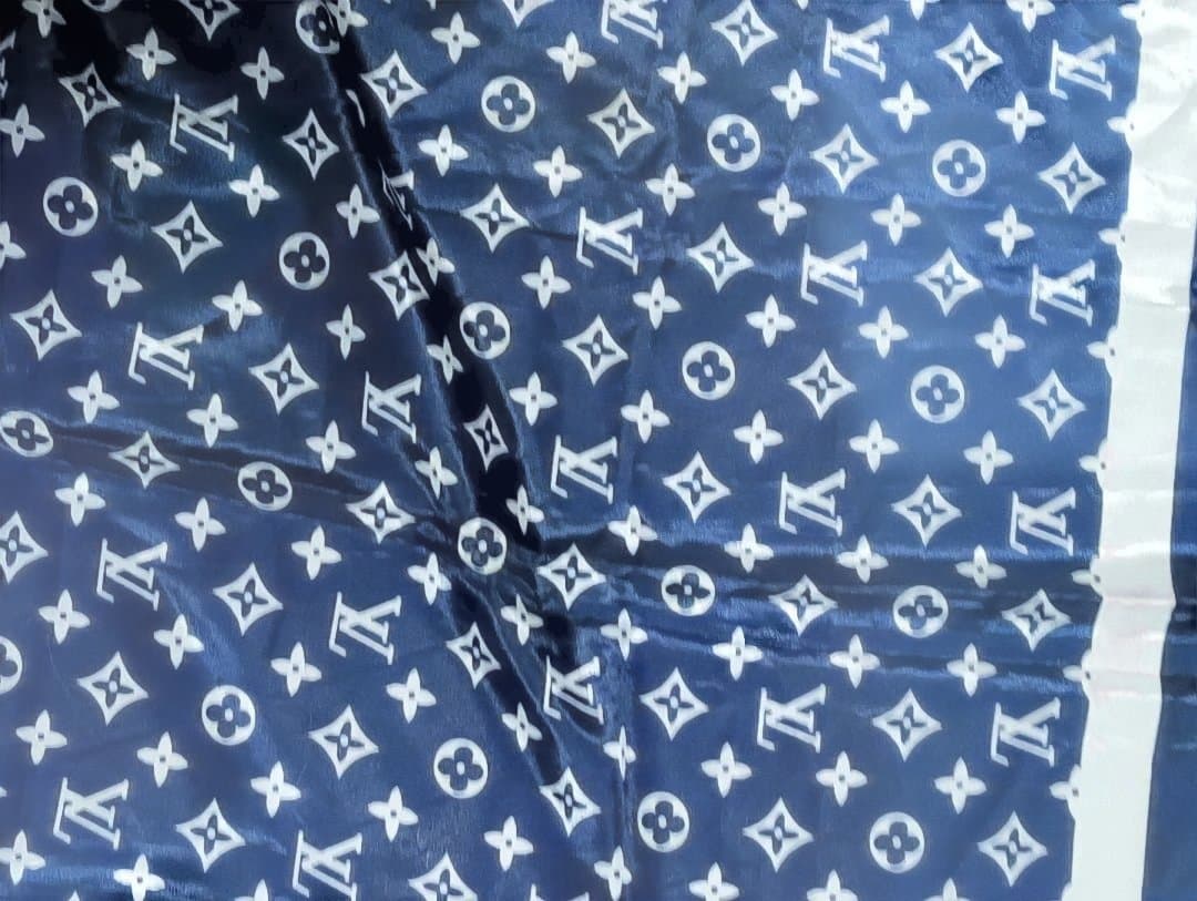 ✦ルイヴィトン・Scarf・ □大✦SILK．25日更にお値引❥ ★ヒロ様が確認