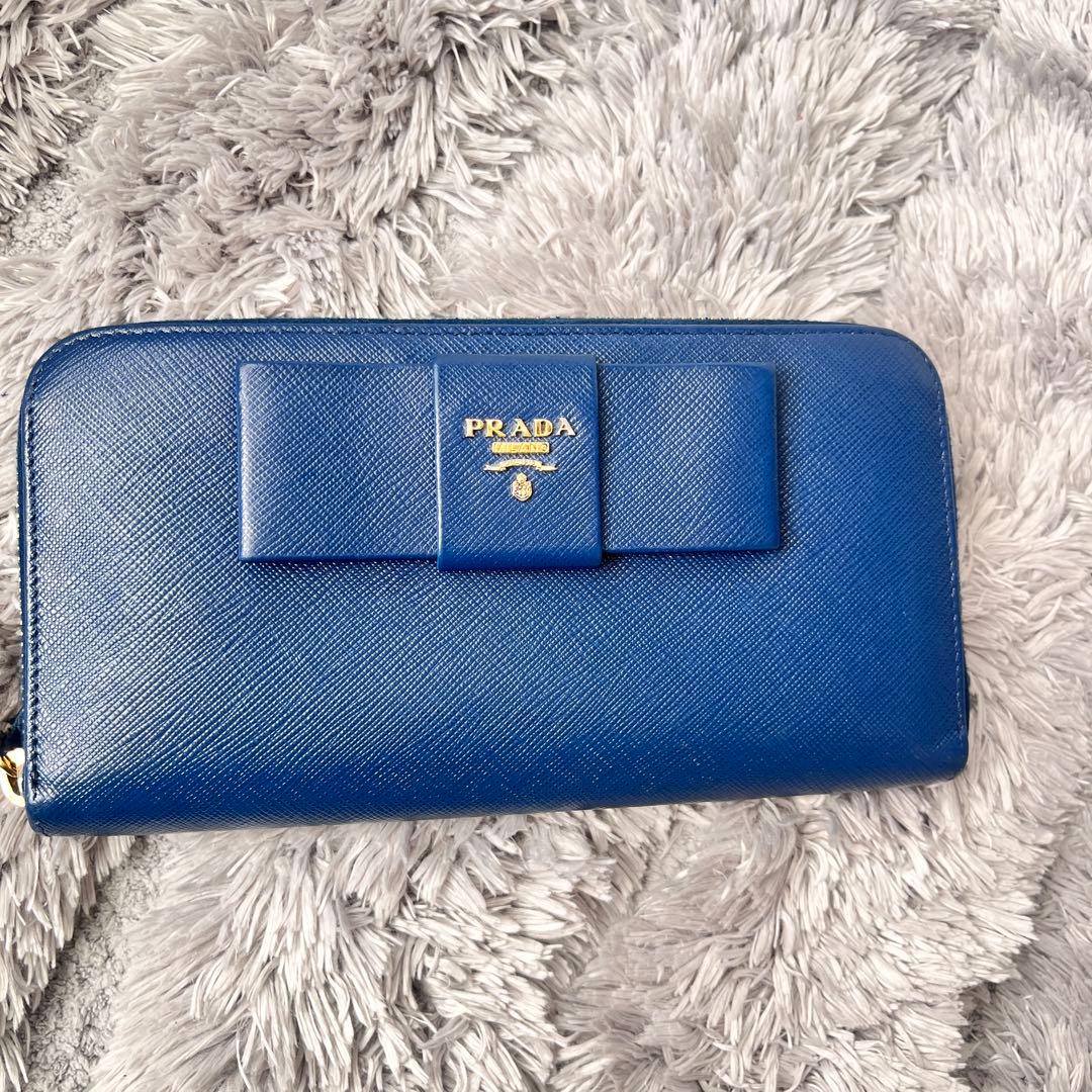 美品✨PRADA フィオッコ　ラウンドファスナー　サフィアーノ　メタルロゴ