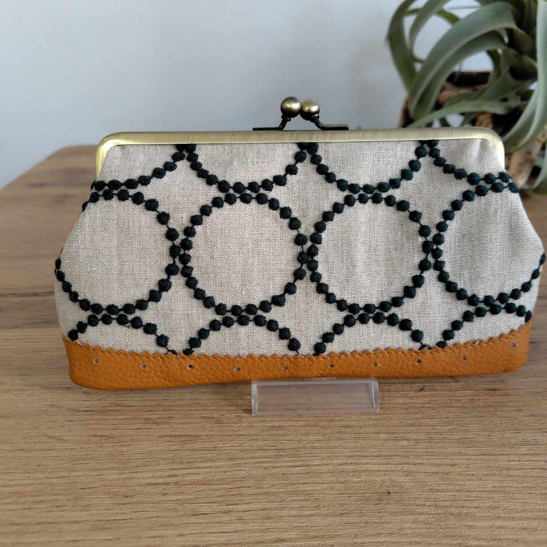 ミナペルホネン/tambourineタンバリンベージュ×GR/がま口長財布革