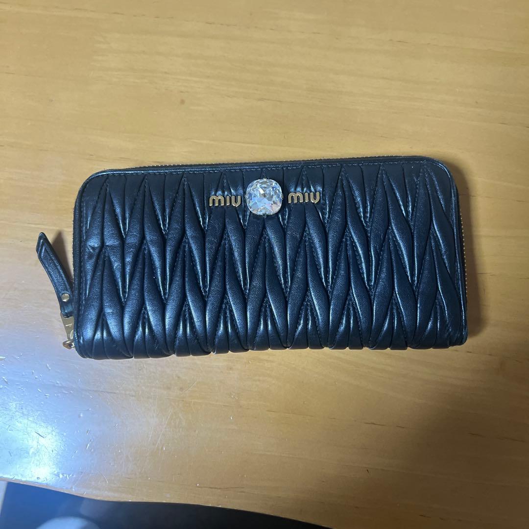 miu miu 黒 キルティング 長財布