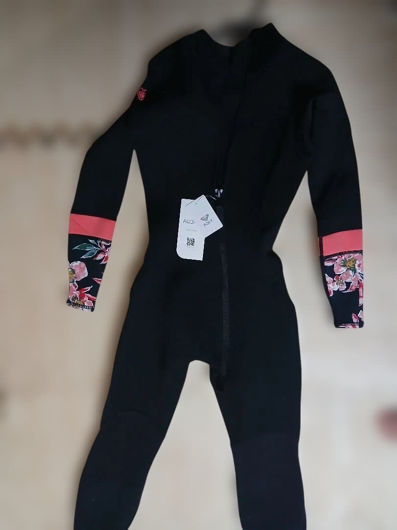 ROXY フルスーツ 黒 花柄