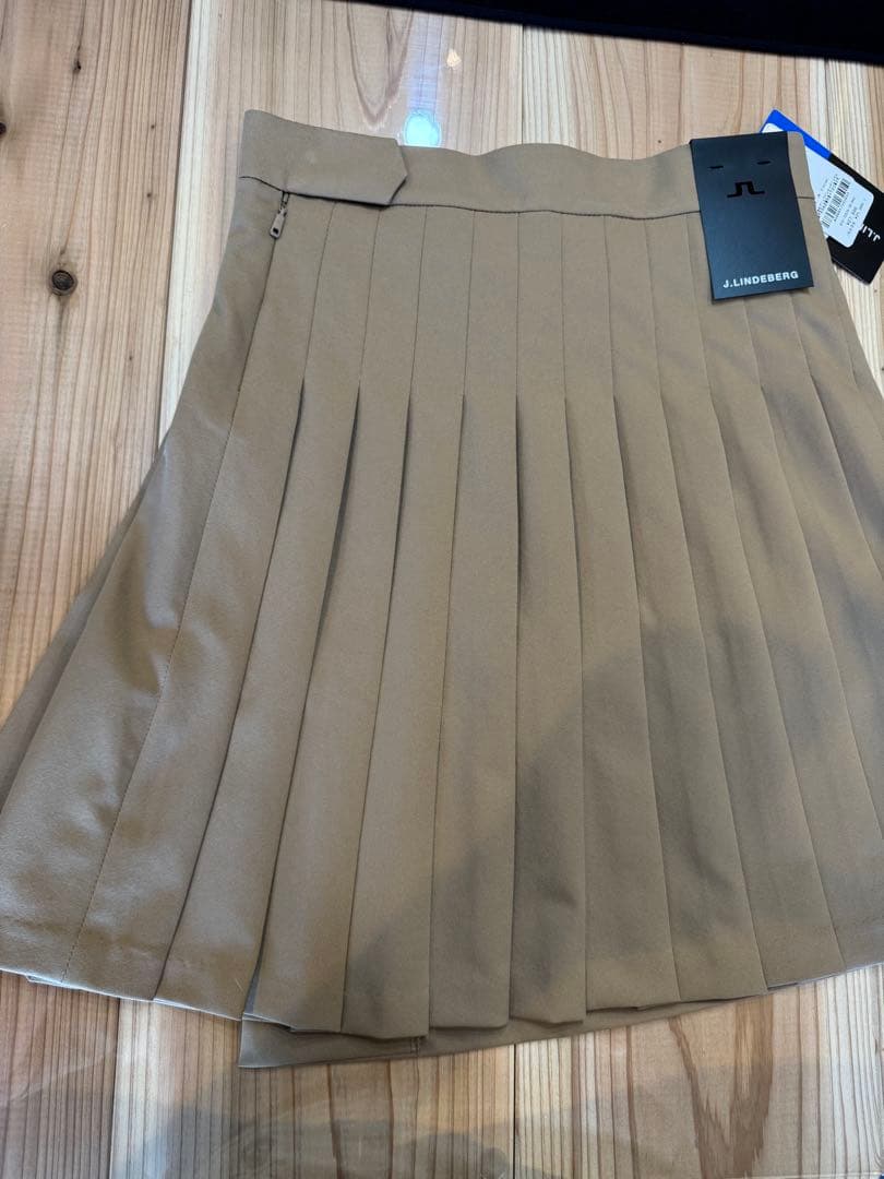 2025ssモデルJ.LINDEBERG ベージュスカート　S