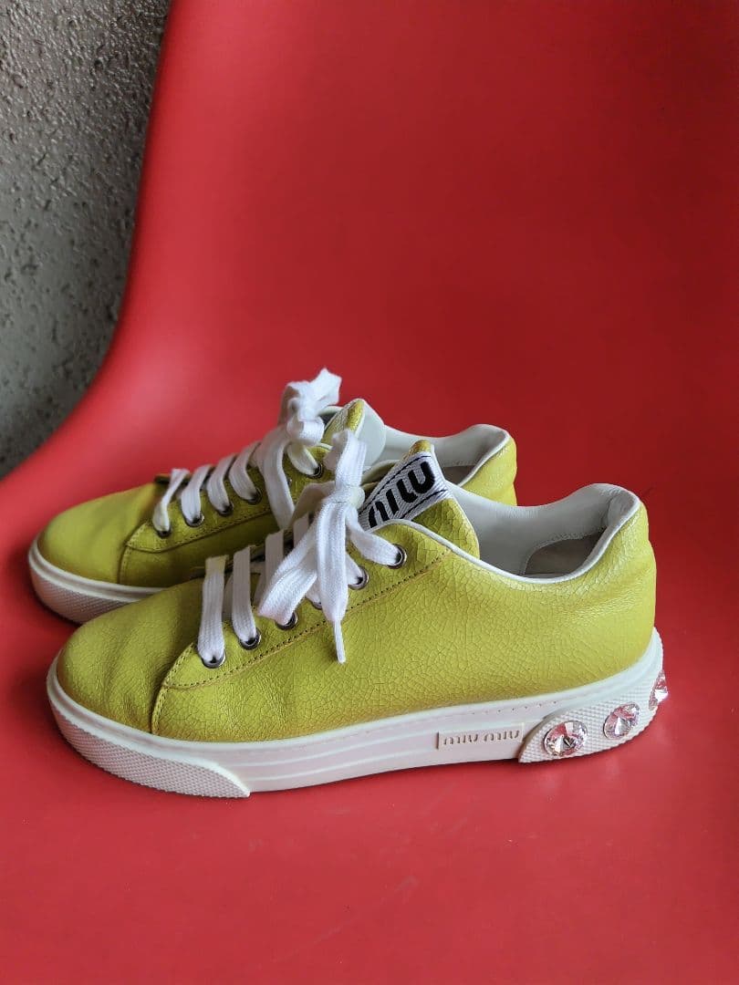 miumiuミュウミュウ レザー スニーカー クリスタル装飾付き 24，5