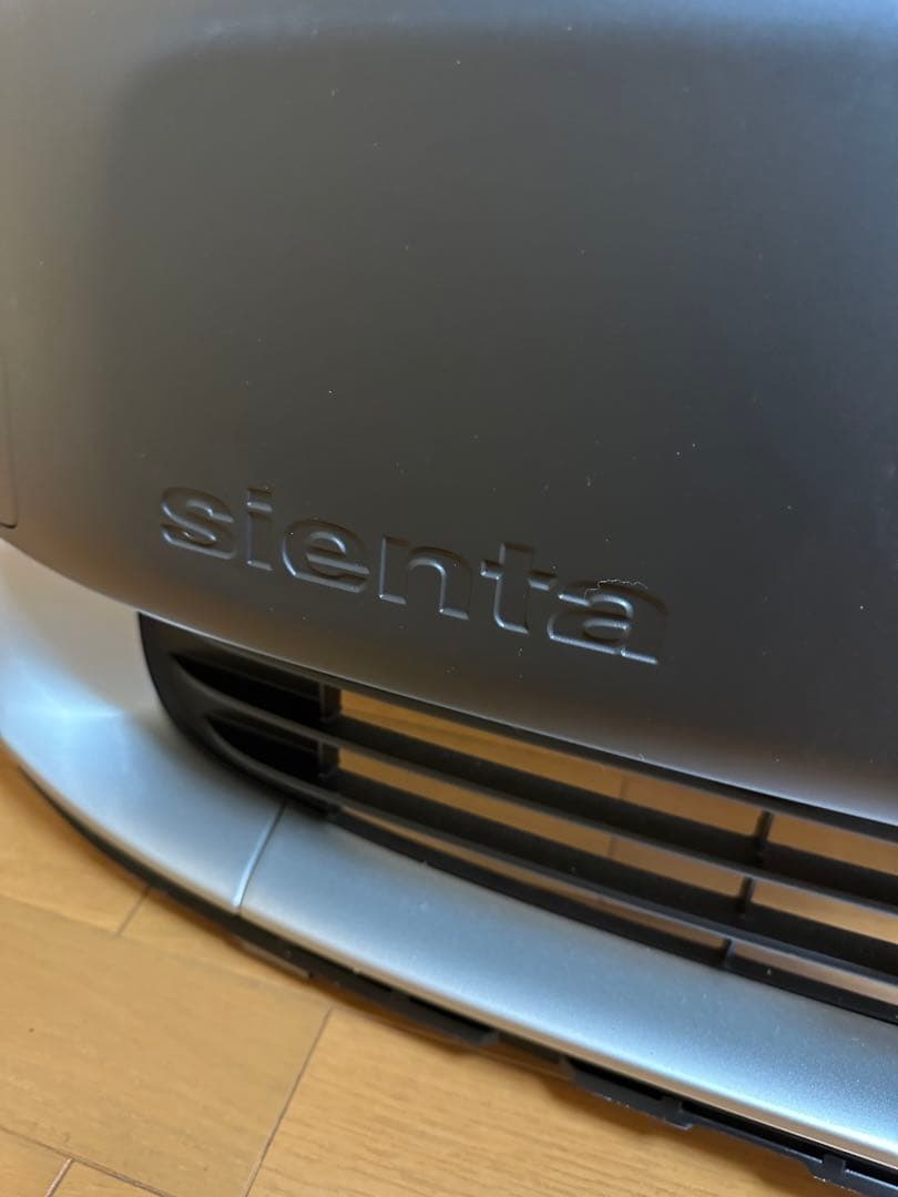 トヨタ　シエンタフロントラジエーターグリル