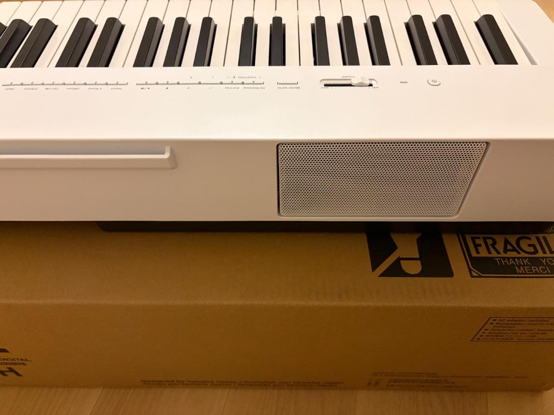 ヤマハ　電子ピアノ　P225　ホワイト