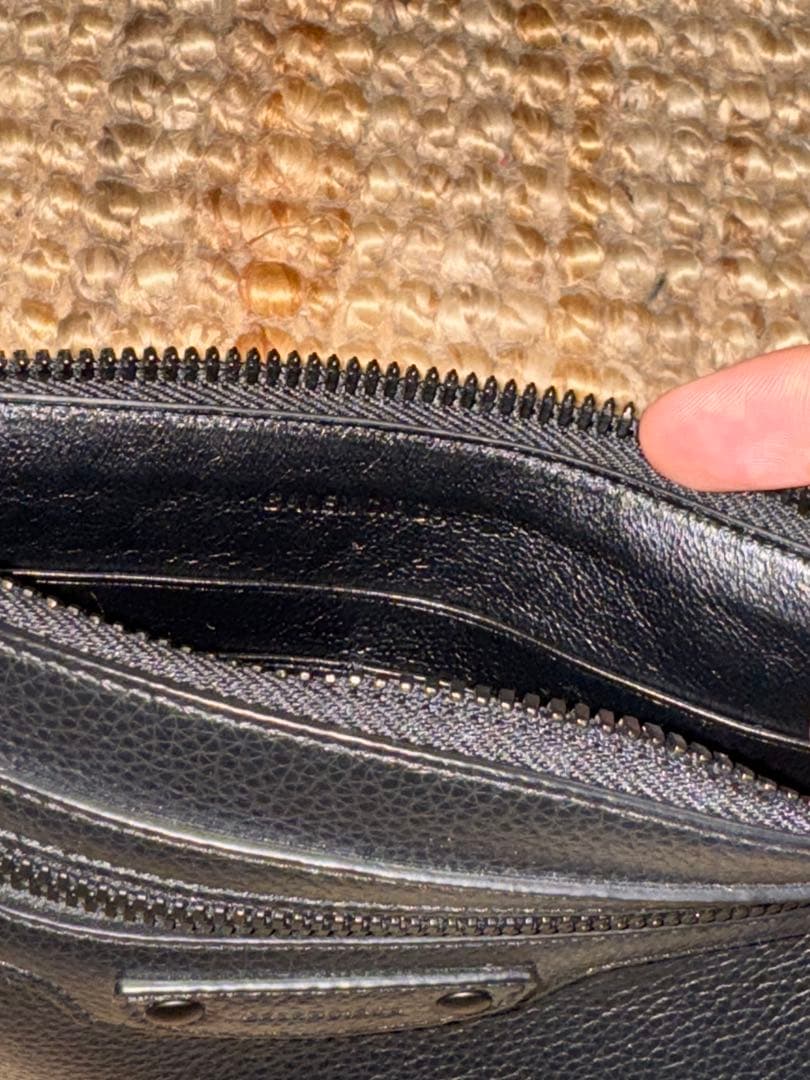 【未使用級】バレンシアガ クラッチバッグ ネオクラシック レザー 黒