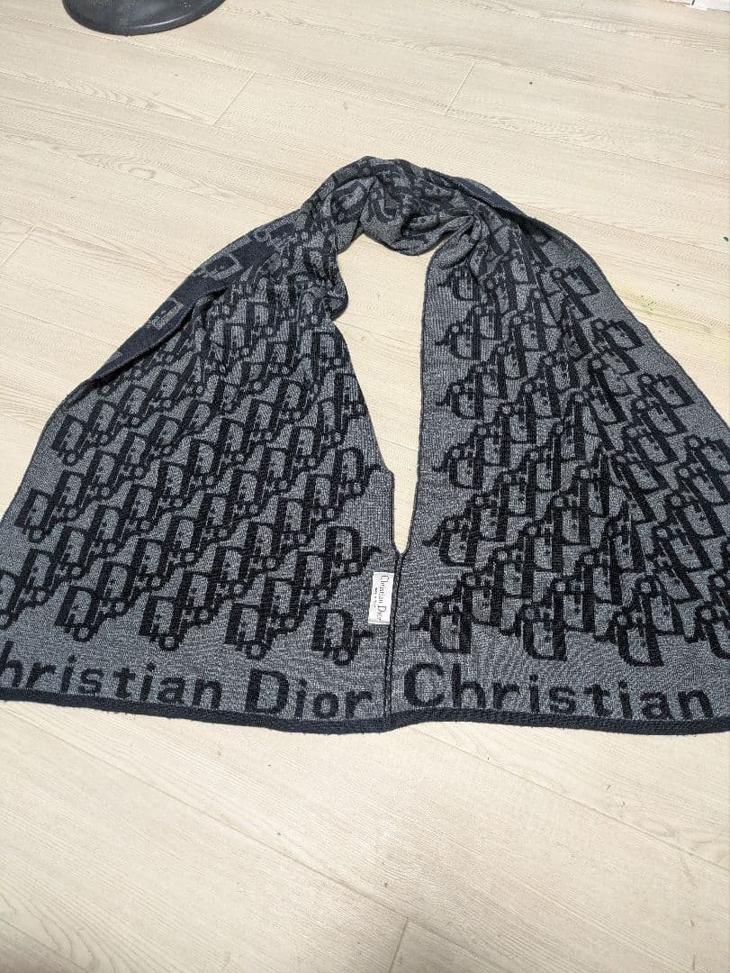 数回使った暖かいChristian Dior ロゴパターン マフラー