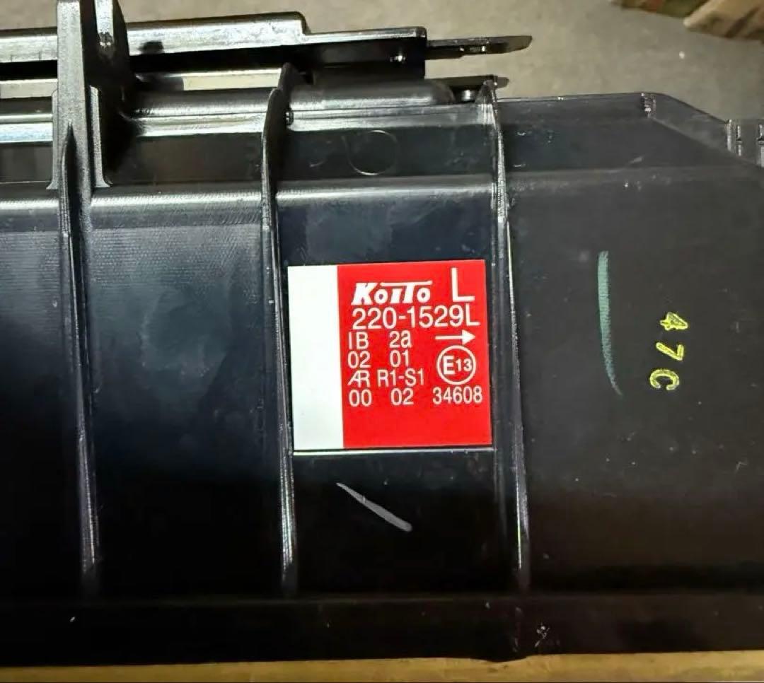 小糸製作所　LED テールランプ クリア　ノーマルターン 3連左右セット計2個