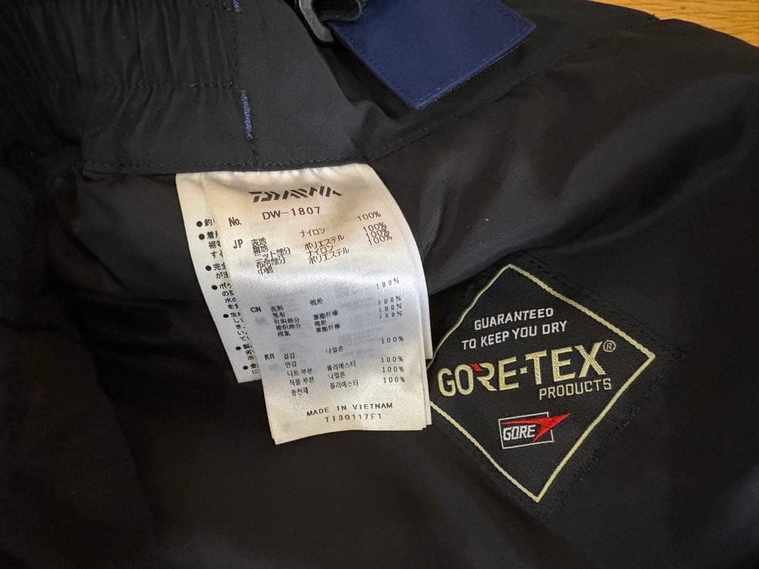 ★☆ダイワ　ゴアテックス プロダクト ウィンタースーツ DW-1807 Mサイズ
