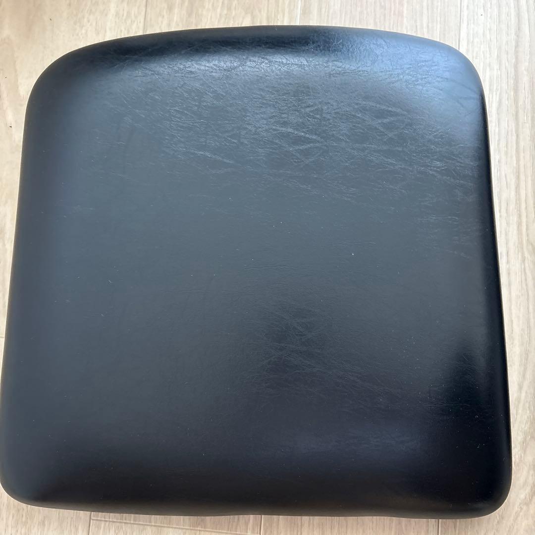 カリモク60 アームレスダイニングチェアC36105BWK ②