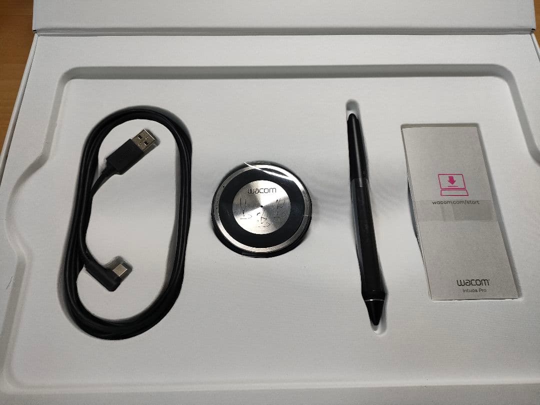 Wacom Intuos Pro Medium ペンタブレット 本体