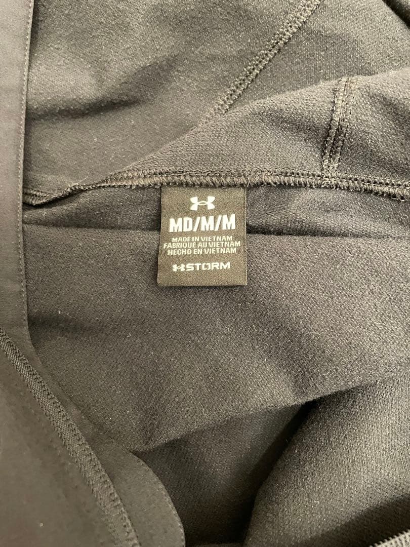 UNDER ARMOUR ブラックジャージセットアップ　Ｍサイズ