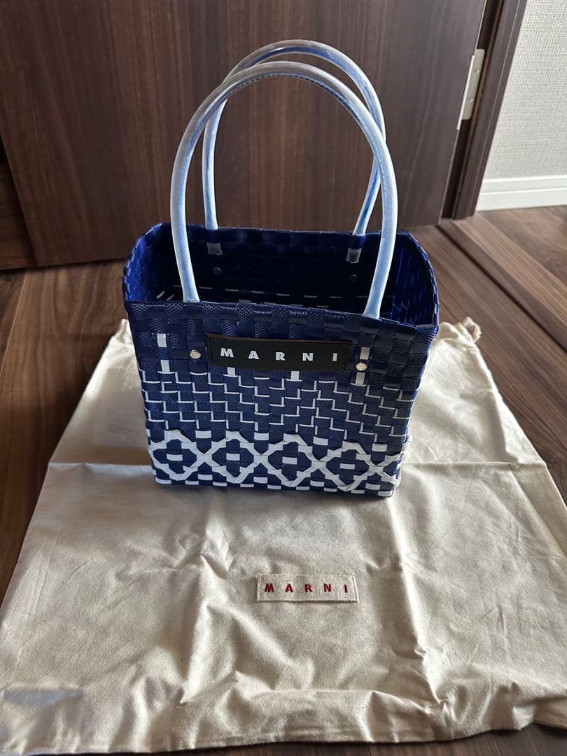 マルニMARNI ネイビー ホワイト かごバッグ