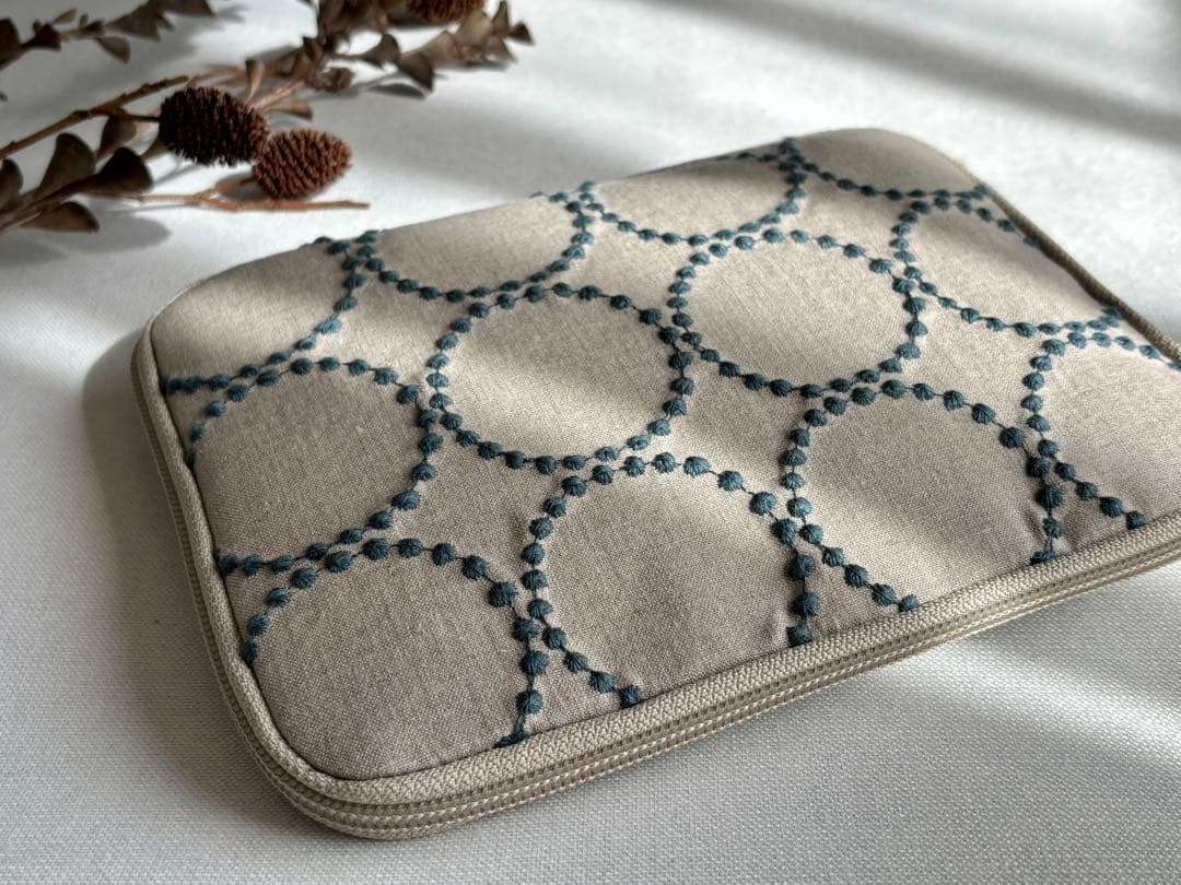 【マルチケース】ミナペルホネン タンバリン ベージュ〜母子手帳などの収納に