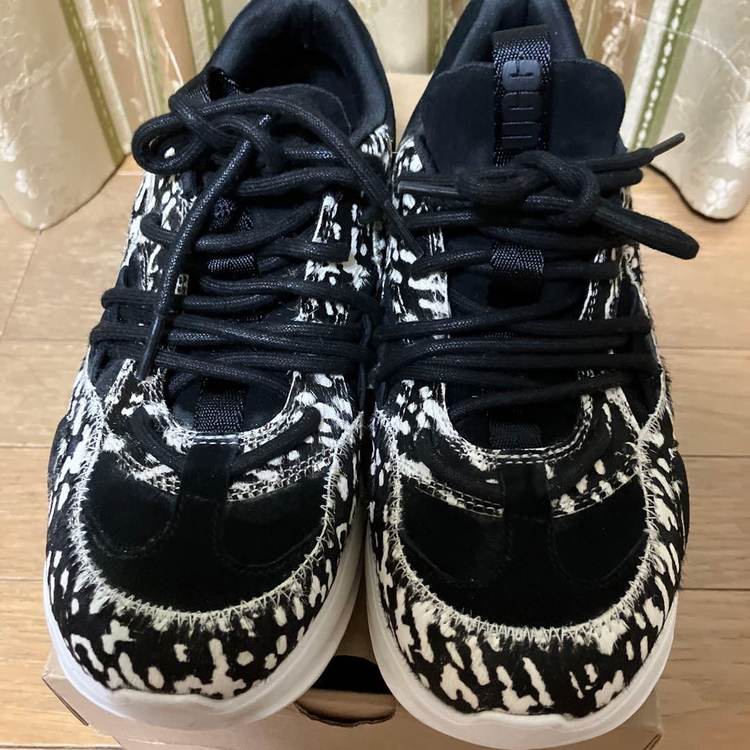 最終価格　UGG アニマルプリント スニーカー
