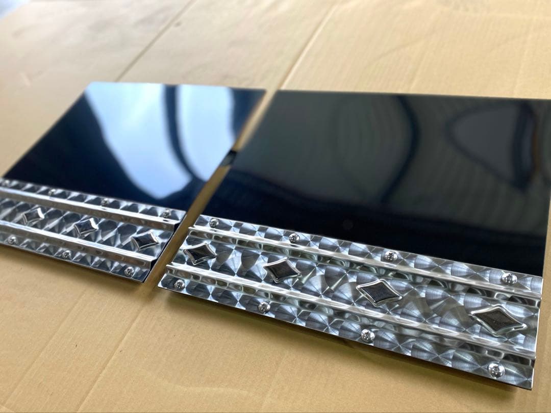 2トントラック　ダンプ　泥除け　デコトラ　ウロコ黒　430×400 サイズ変更可