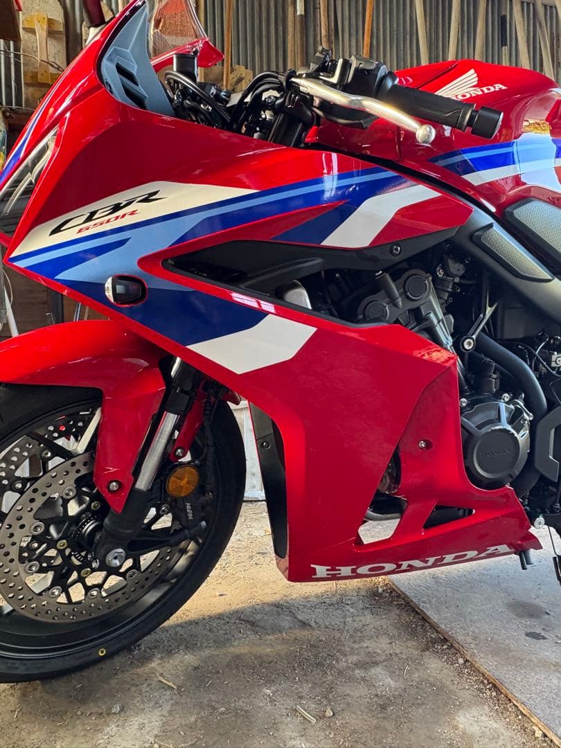 HONDA 25年式CBR650R カウル レッド/ホワイト/ブルー