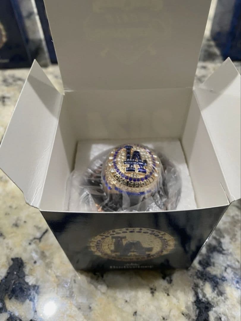 7/21限定球場配布　カーショウ ドジャース ワールドチャンピオン リング 22