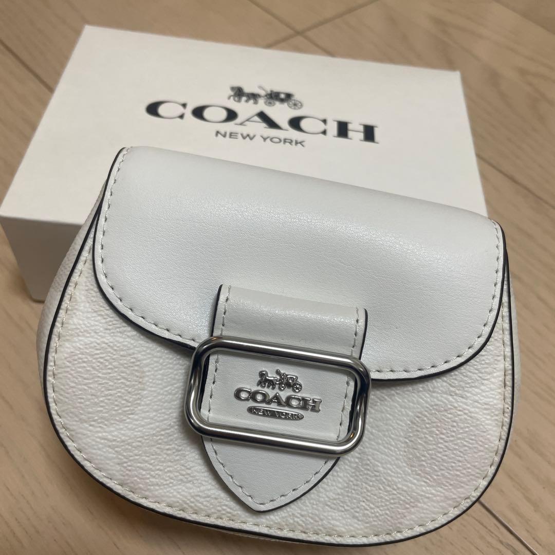 新品未使用箱付き　レザーCOACHショルダーポーチワンポイントにも可愛い