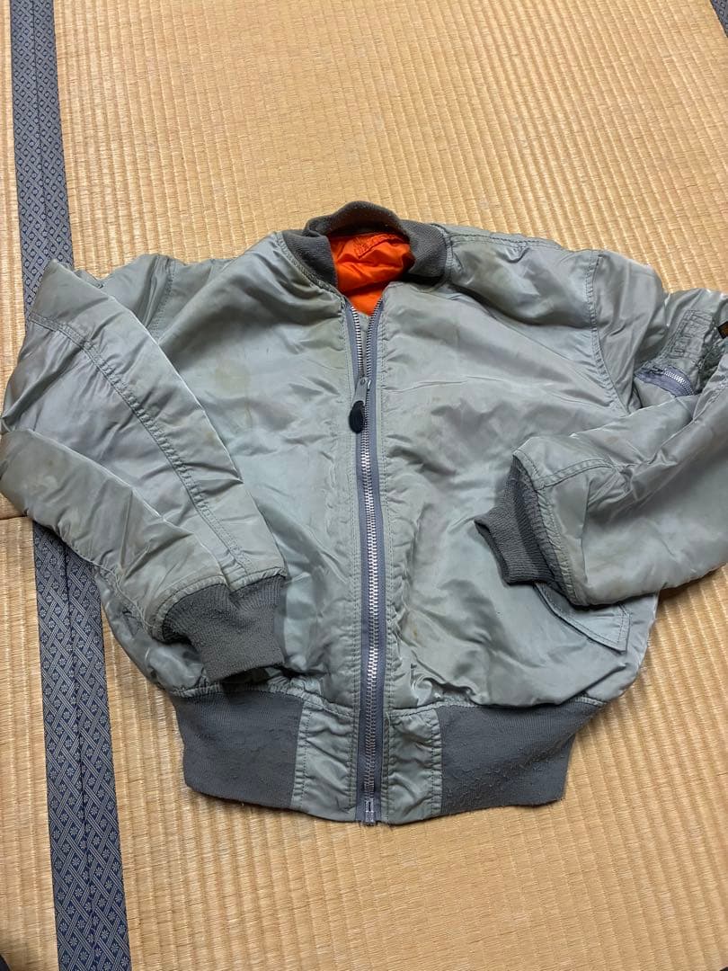 ALPHA社製　MA-1フライトジャケット　LARGEサイズ　黄ばみ、ほつれ有り