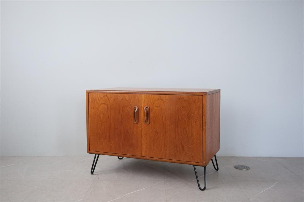 英国アンティークG-planジープラン製カップボード/キャビネット(89-294