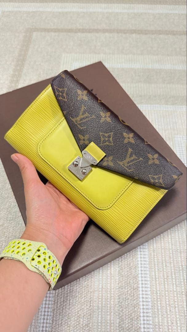 希少　Louis Vuitton モノグラム　エピ長財布