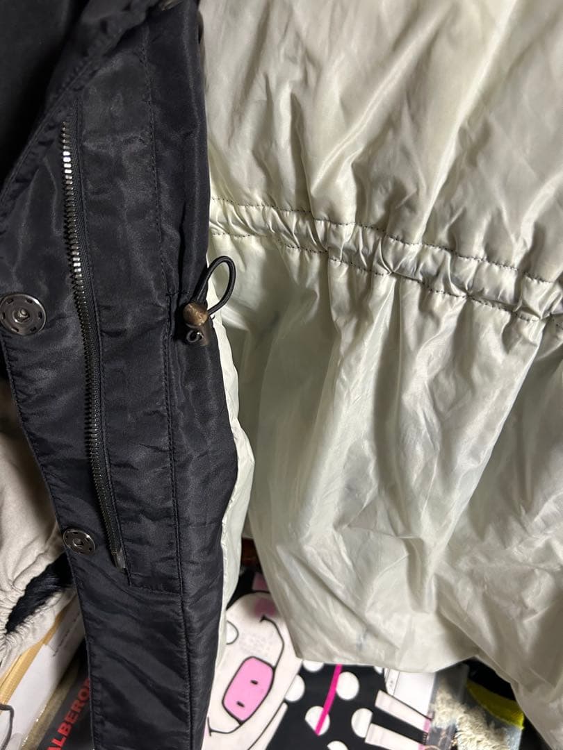 お買い得　PRADA フード付きブラックジャケット　中古