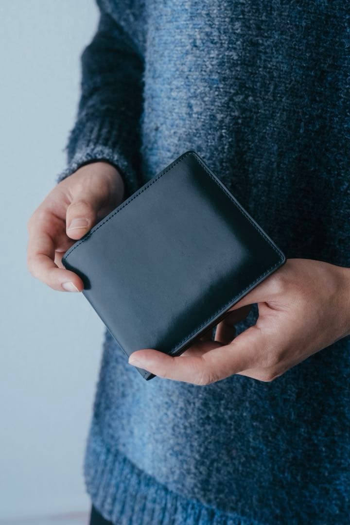 【土屋鞄】コードバン二折財布 ネイビー（小銭入れ 有）